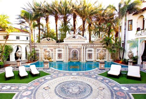 where is gianni versace house in miami|gianni's at Versace mansion.